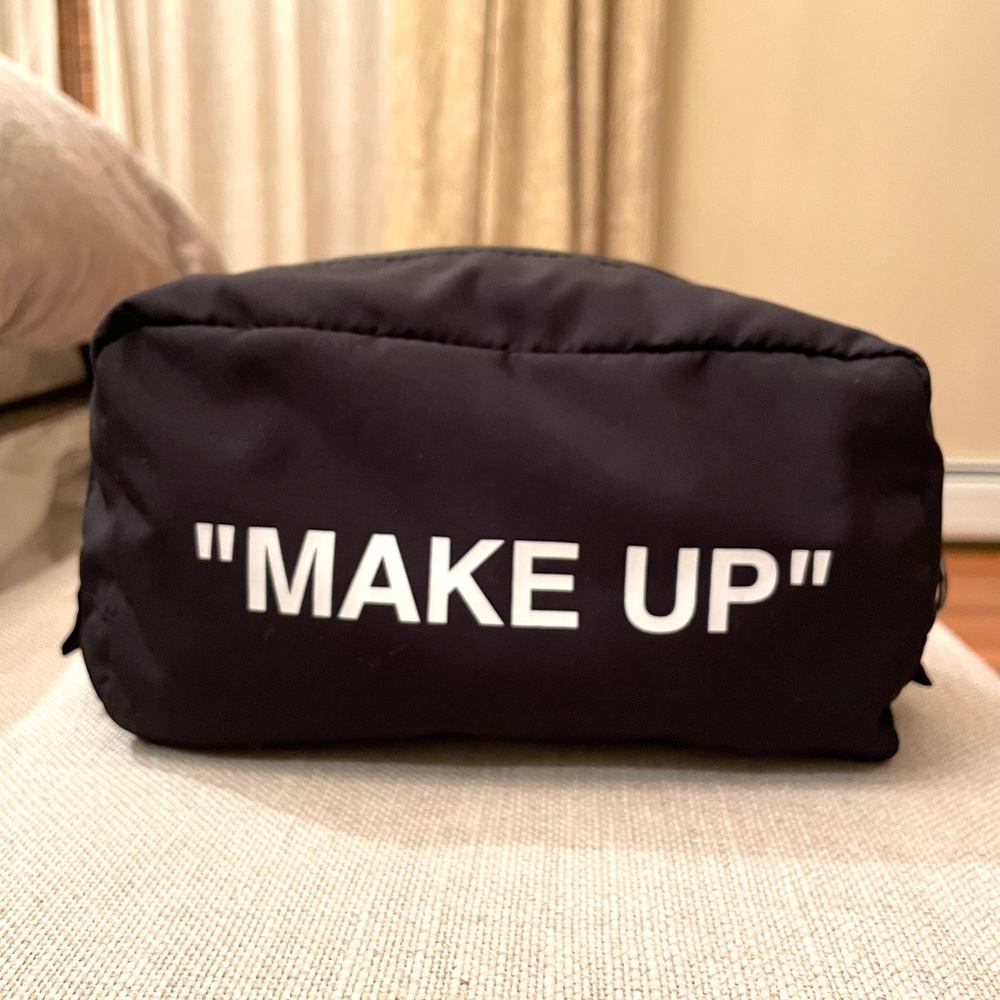 Off-White "MAKE UP" Bag c/o Virgil Abloh